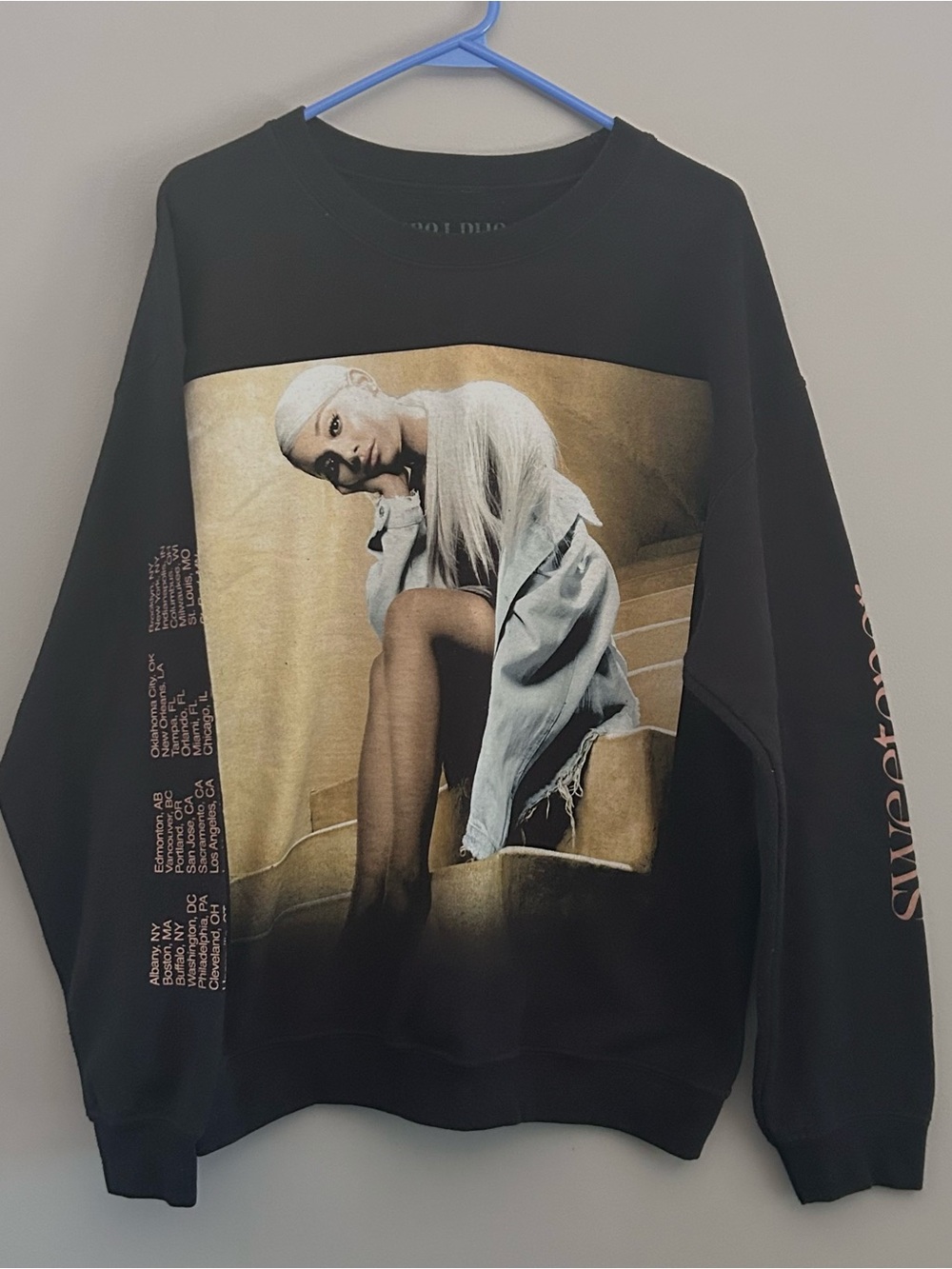 Ariana Grande SweetenerWorld Tour Black Sweatshirt Size Large